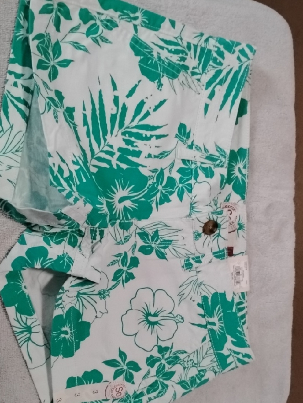 SO Women's White and Green Floral Shorts